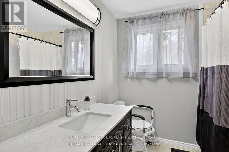 41 Parkview Drive, Peterborough (Northcrest Ward 5), Ontario  K9H 5M5 - Photo 19 - X12471576