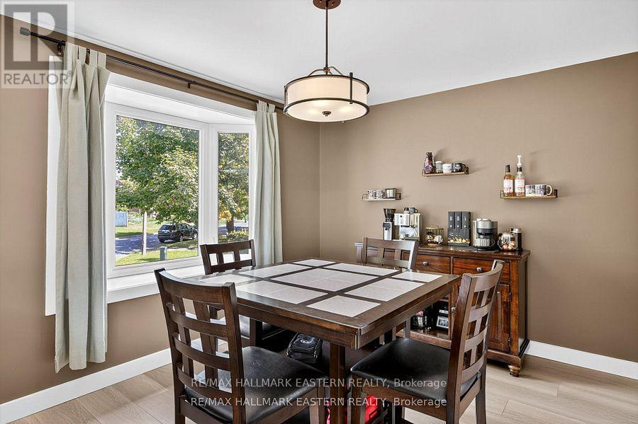 41 Parkview Drive, Peterborough (Northcrest Ward 5), Ontario  K9H 5M5 - Photo 8 - X12471576