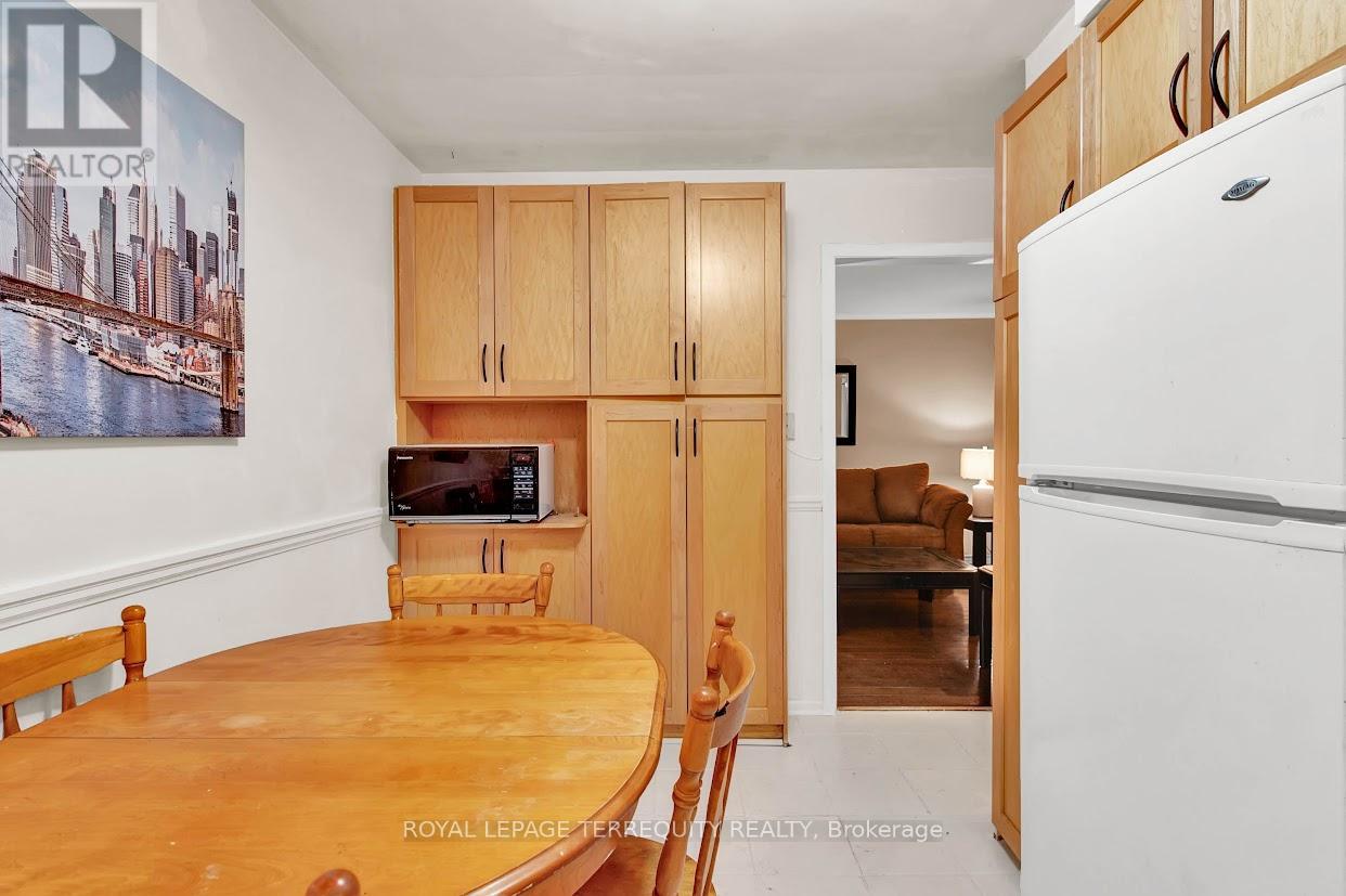 2145 Sandringham Drive, Burlington, Ontario  L7P 1T8 - Photo 13 - W12281400
