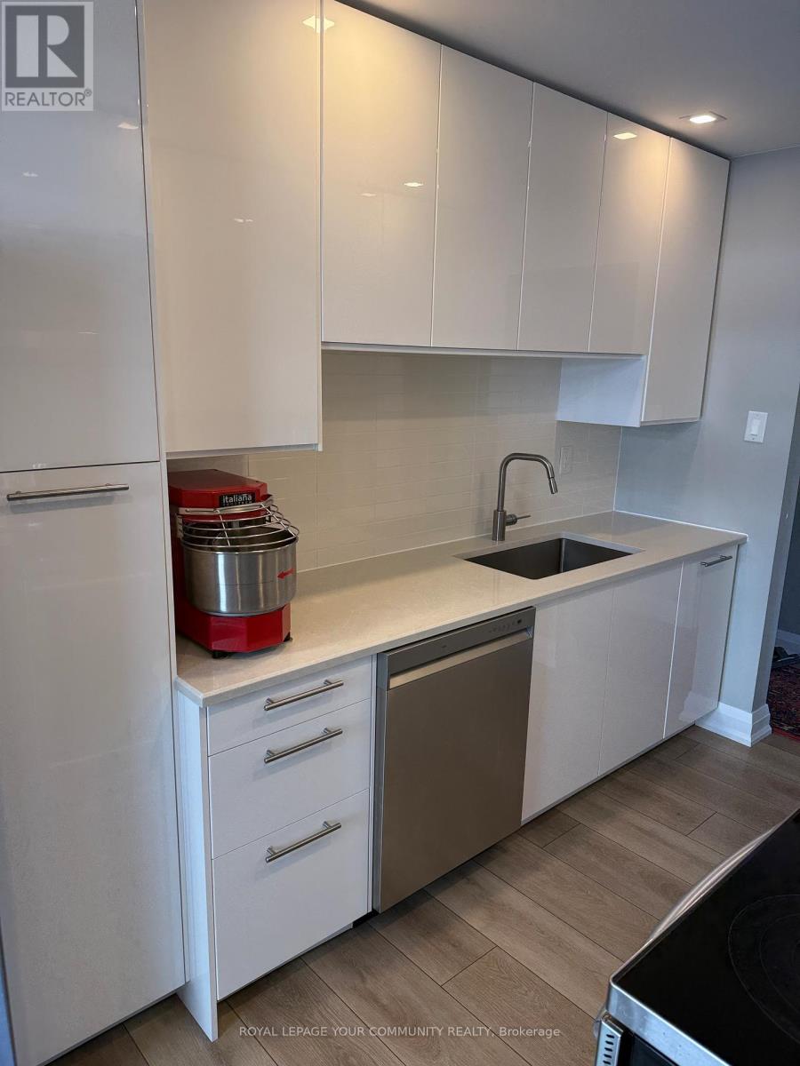 811 - 80 Quebec Avenue, Toronto, Ontario  M6P 4B7 - Photo 3 - W12447155