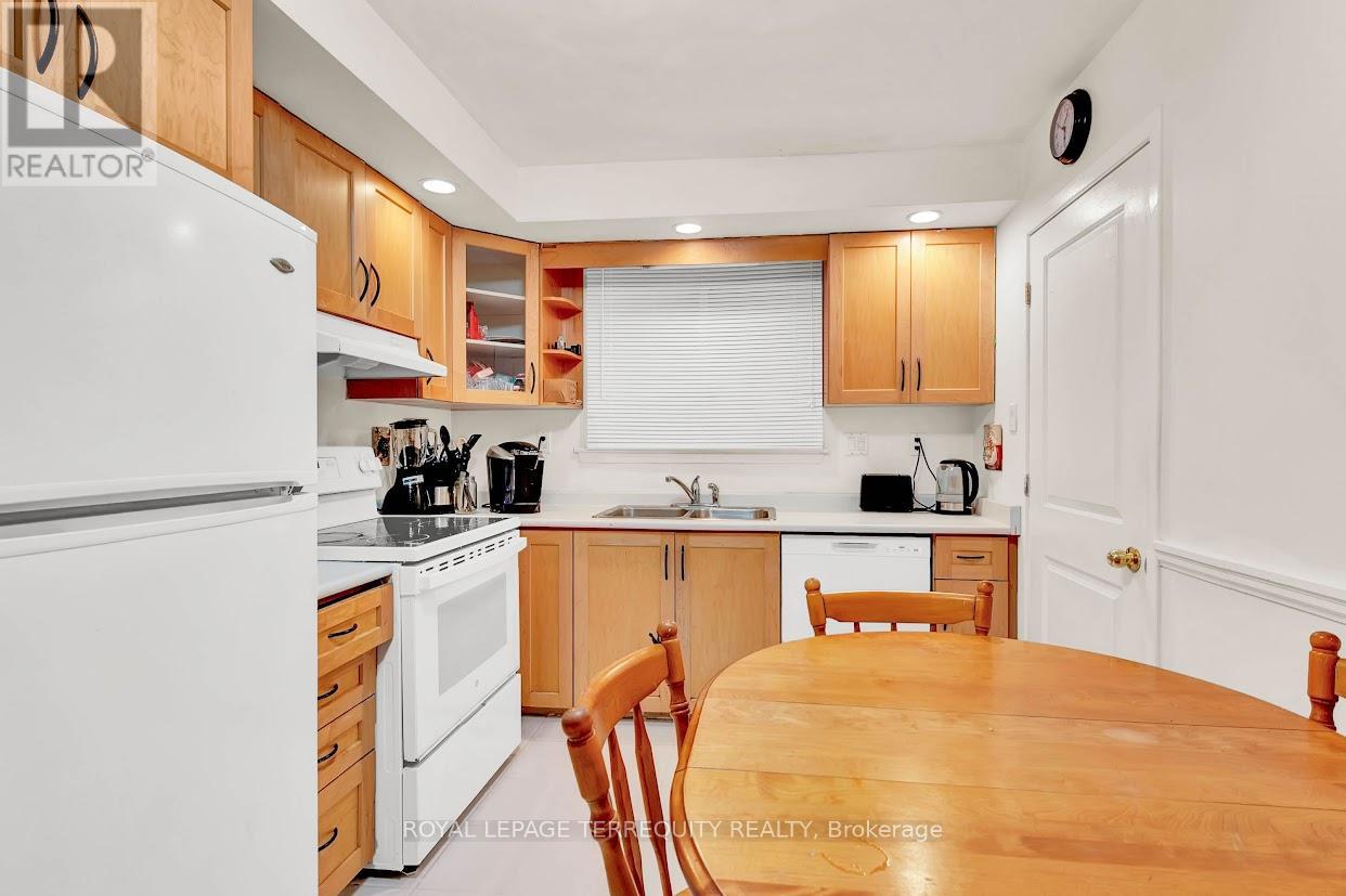 2145 Sandringham Drive, Burlington, Ontario  L7P 1T8 - Photo 11 - W12281400