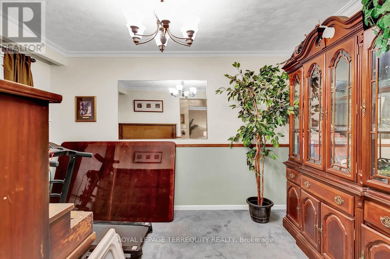 2145 Sandringham Drive, Burlington, Ontario  L7P 1T8 - Photo 15 - W12281400