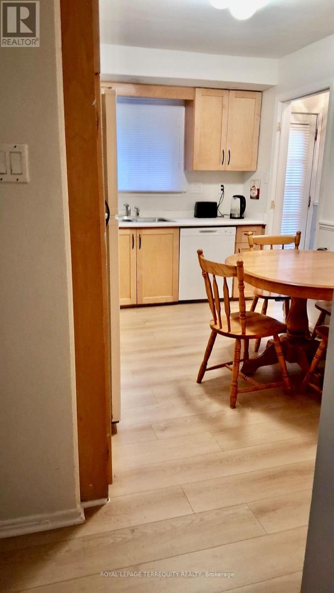 2145 Sandringham Drive, Burlington, Ontario  L7P 1T8 - Photo 12 - W12281400