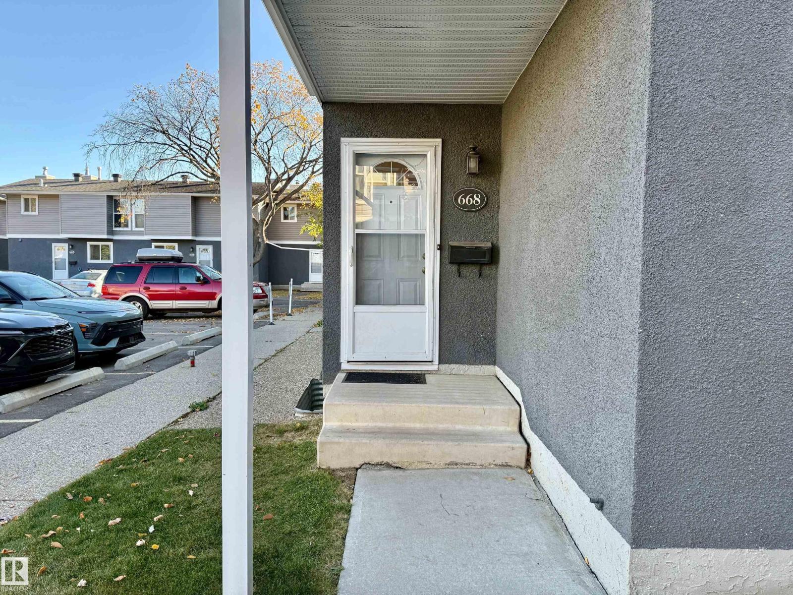 668 Lakewood Rd N Nw, Edmonton, Alberta  T6K 3Y1 - Photo 2 - E4462780