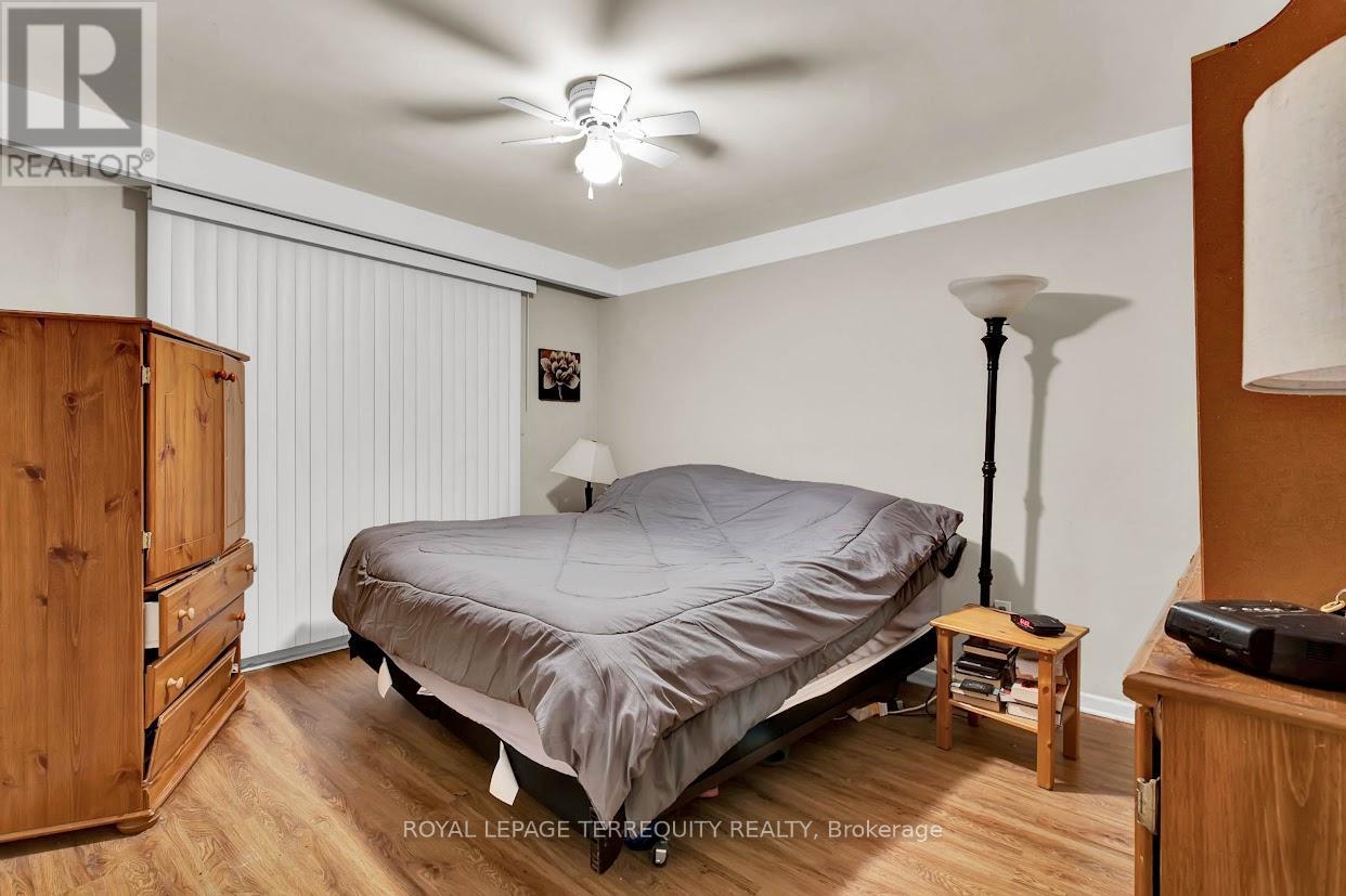 2145 Sandringham Drive, Burlington, Ontario  L7P 1T8 - Photo 19 - W12281400