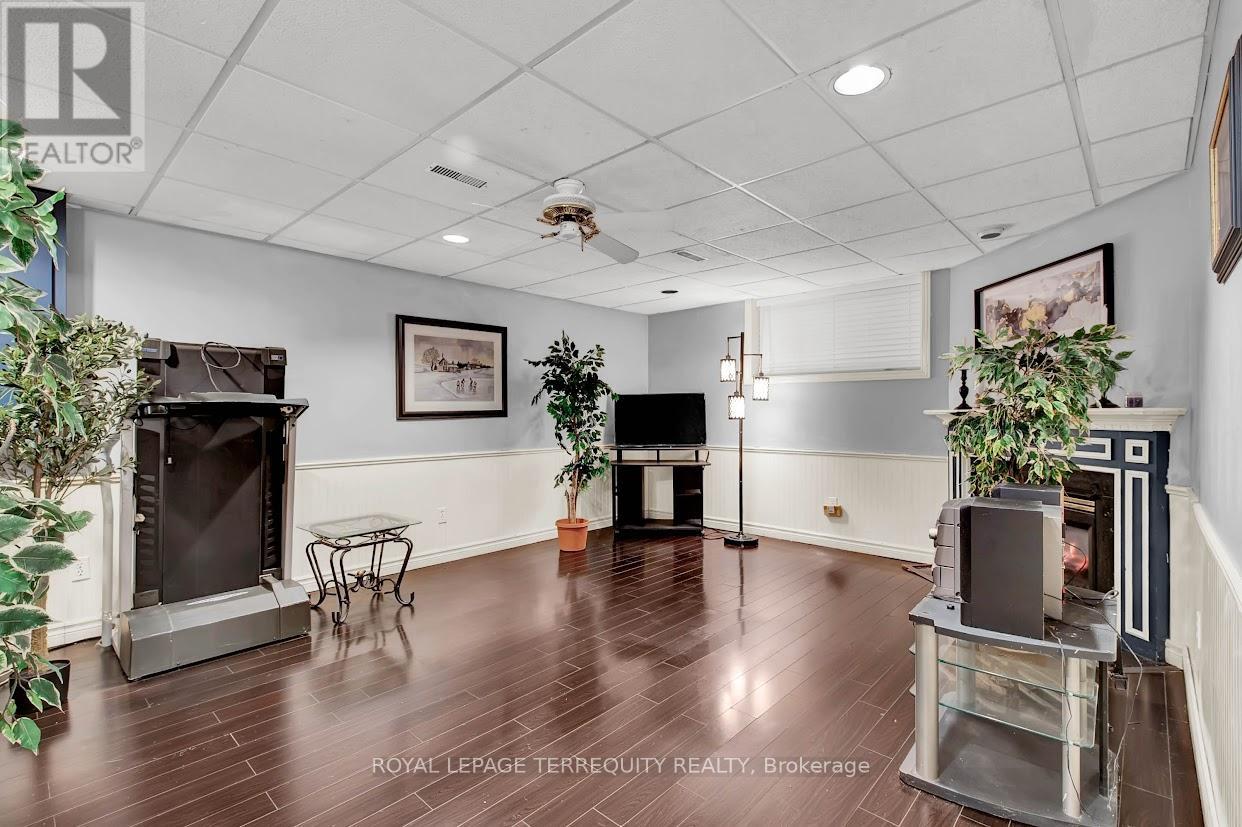 2145 Sandringham Drive, Burlington, Ontario  L7P 1T8 - Photo 26 - W12281400