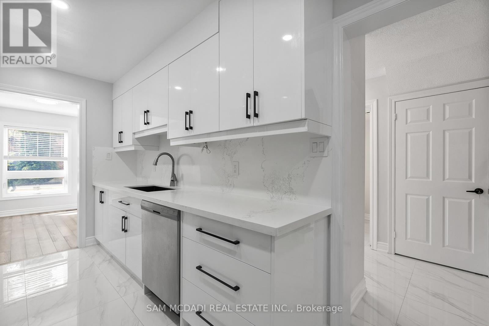 27 - 2006 Glenada Crescent, Oakville, Ontario  L6H 5R9 - Photo 14 - W12471410