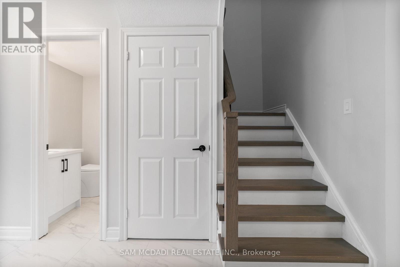 27 - 2006 Glenada Crescent, Oakville, Ontario  L6H 5R9 - Photo 15 - W12471410