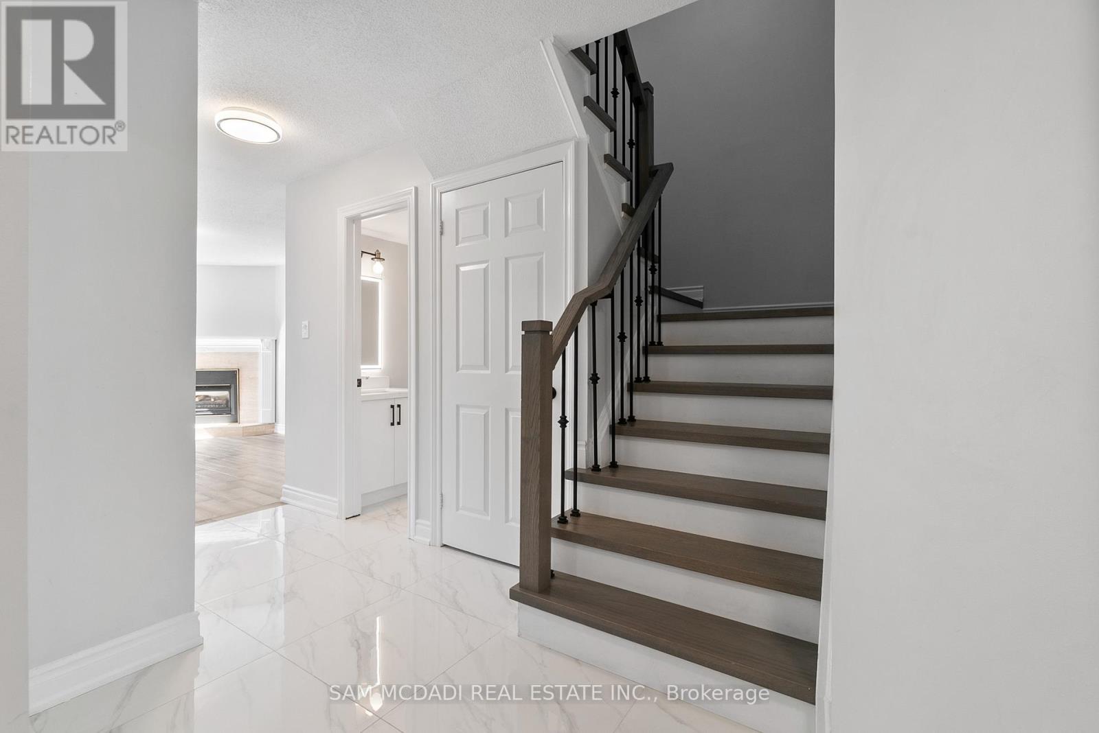 27 - 2006 Glenada Crescent, Oakville, Ontario  L6H 5R9 - Photo 17 - W12471410