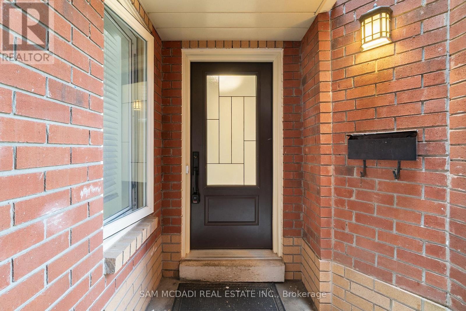 27 - 2006 Glenada Crescent, Oakville, Ontario  L6H 5R9 - Photo 2 - W12471410