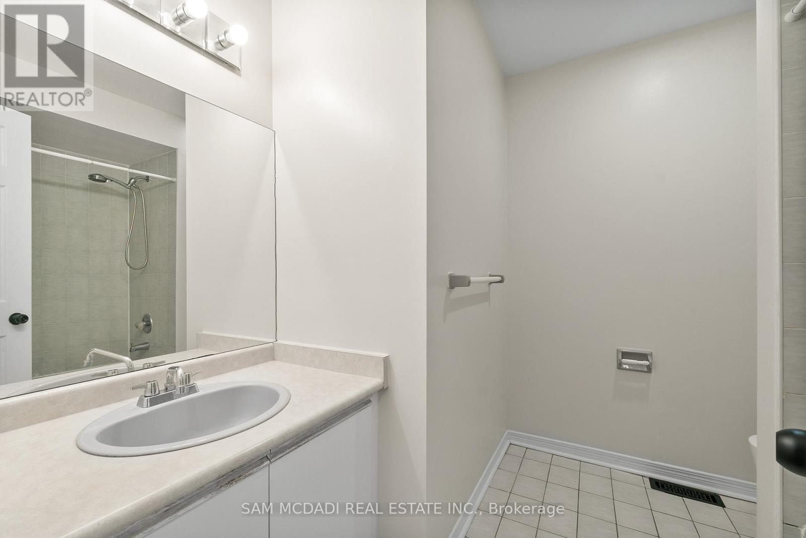 27 - 2006 Glenada Crescent, Oakville, Ontario  L6H 5R9 - Photo 21 - W12471410
