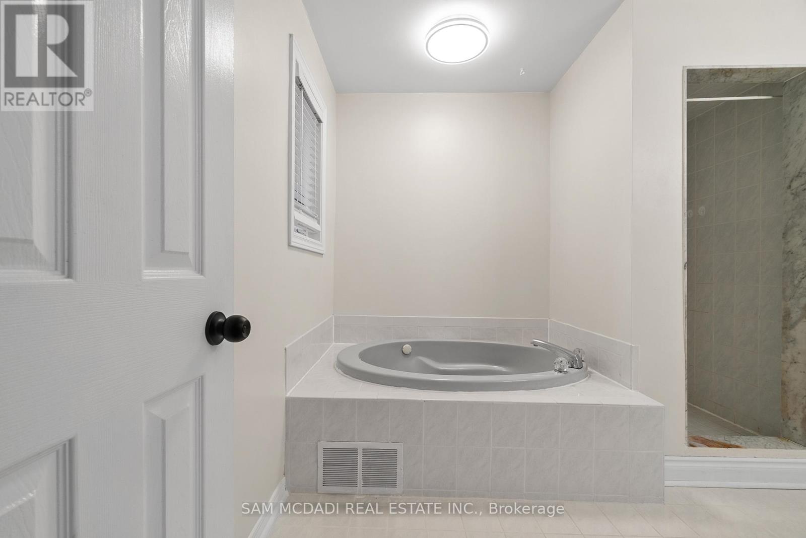 27 - 2006 Glenada Crescent, Oakville, Ontario  L6H 5R9 - Photo 26 - W12471410