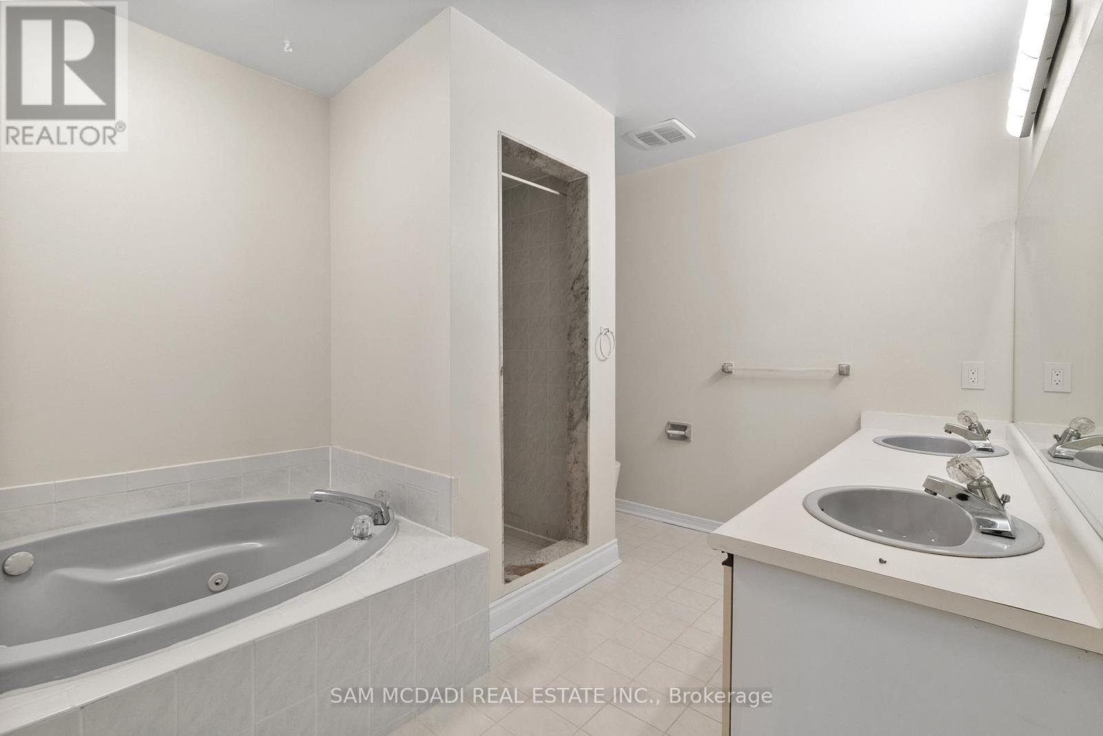 27 - 2006 Glenada Crescent, Oakville, Ontario  L6H 5R9 - Photo 27 - W12471410