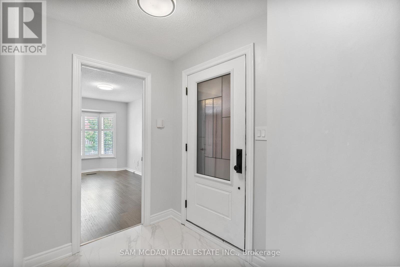 27 - 2006 Glenada Crescent, Oakville, Ontario  L6H 5R9 - Photo 3 - W12471410