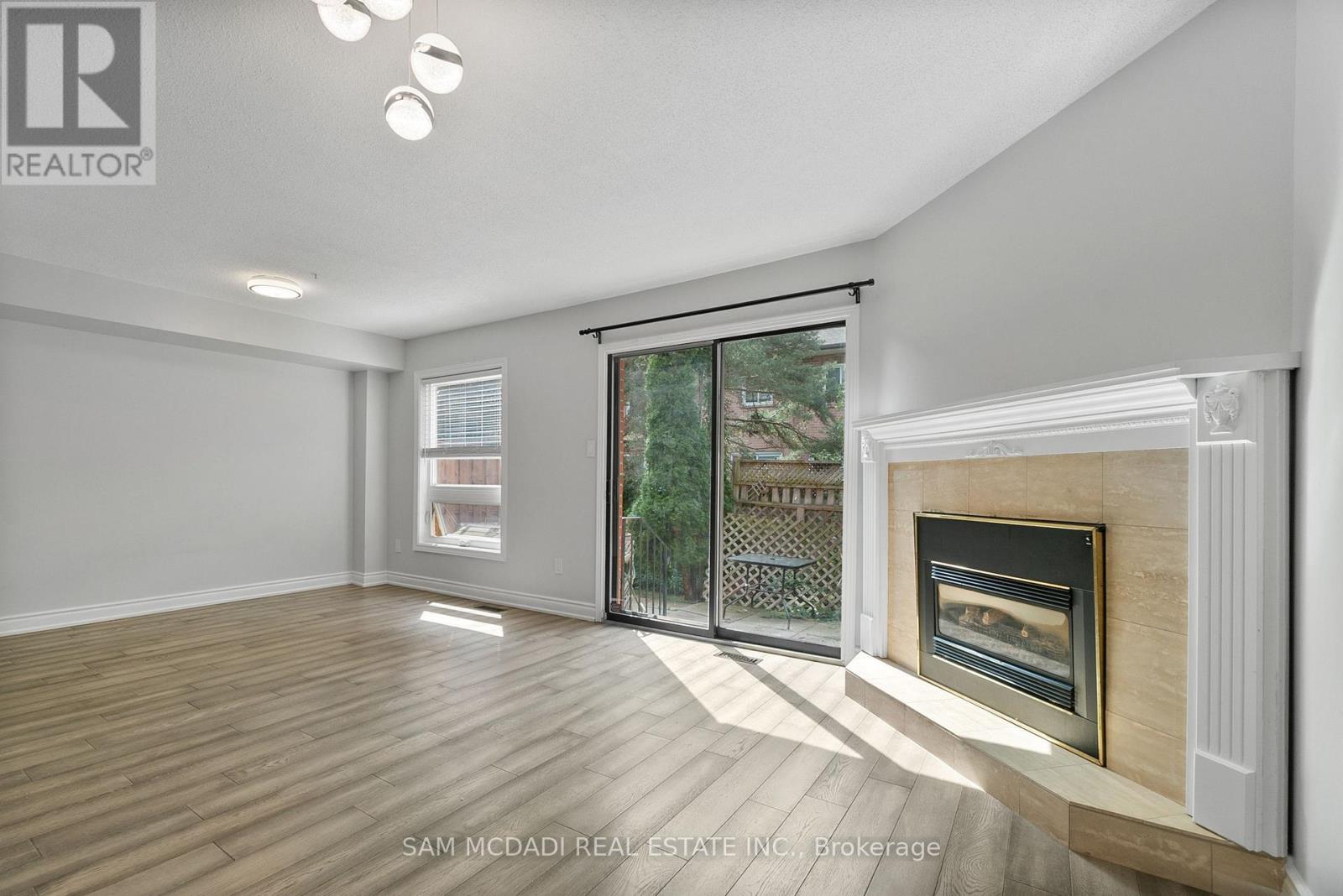 27 - 2006 Glenada Crescent, Oakville, Ontario  L6H 5R9 - Photo 8 - W12471410