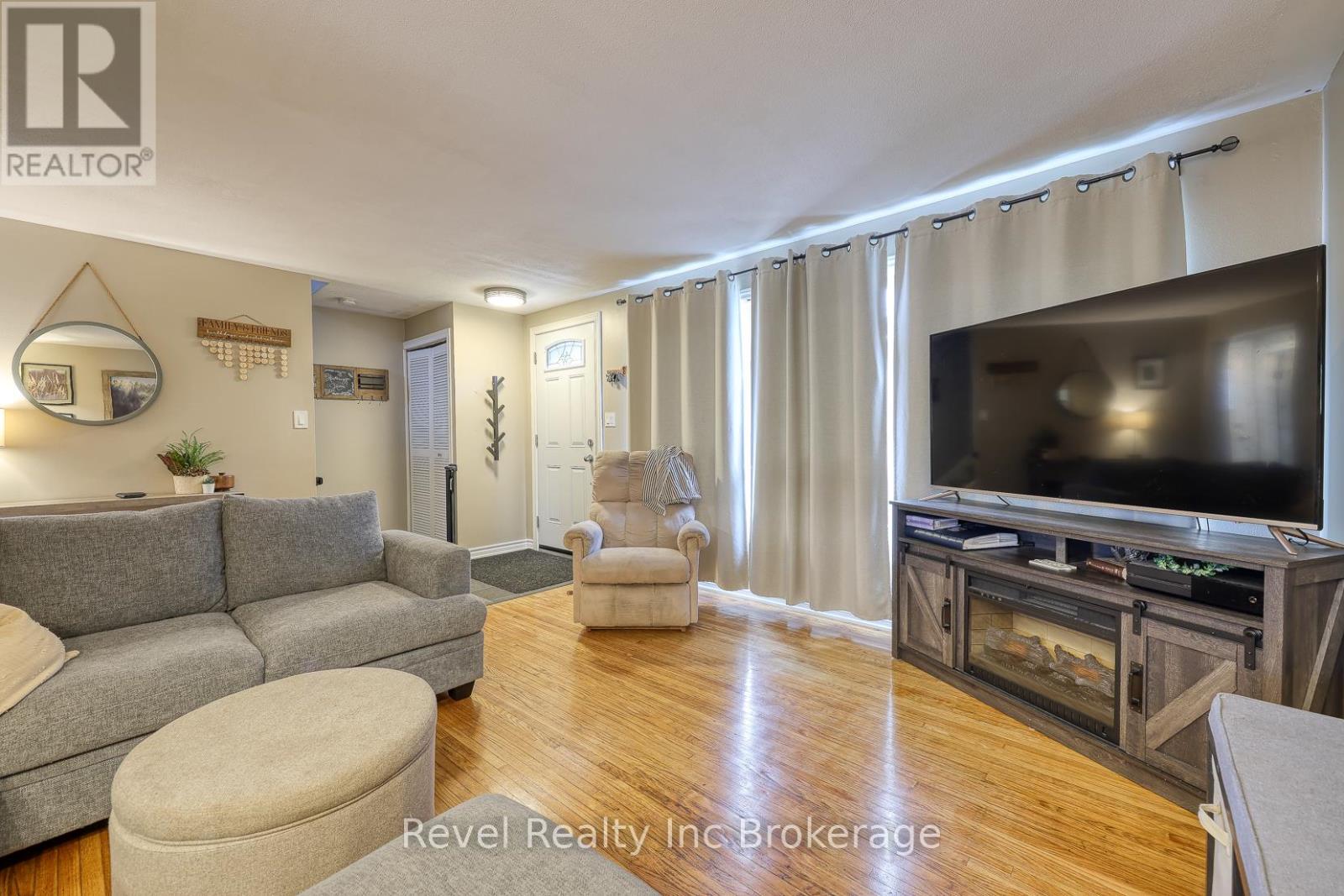 1011b Vanier Avenue, Woodstock, Ontario  N4S 4K5 - Photo 10 - X12471587