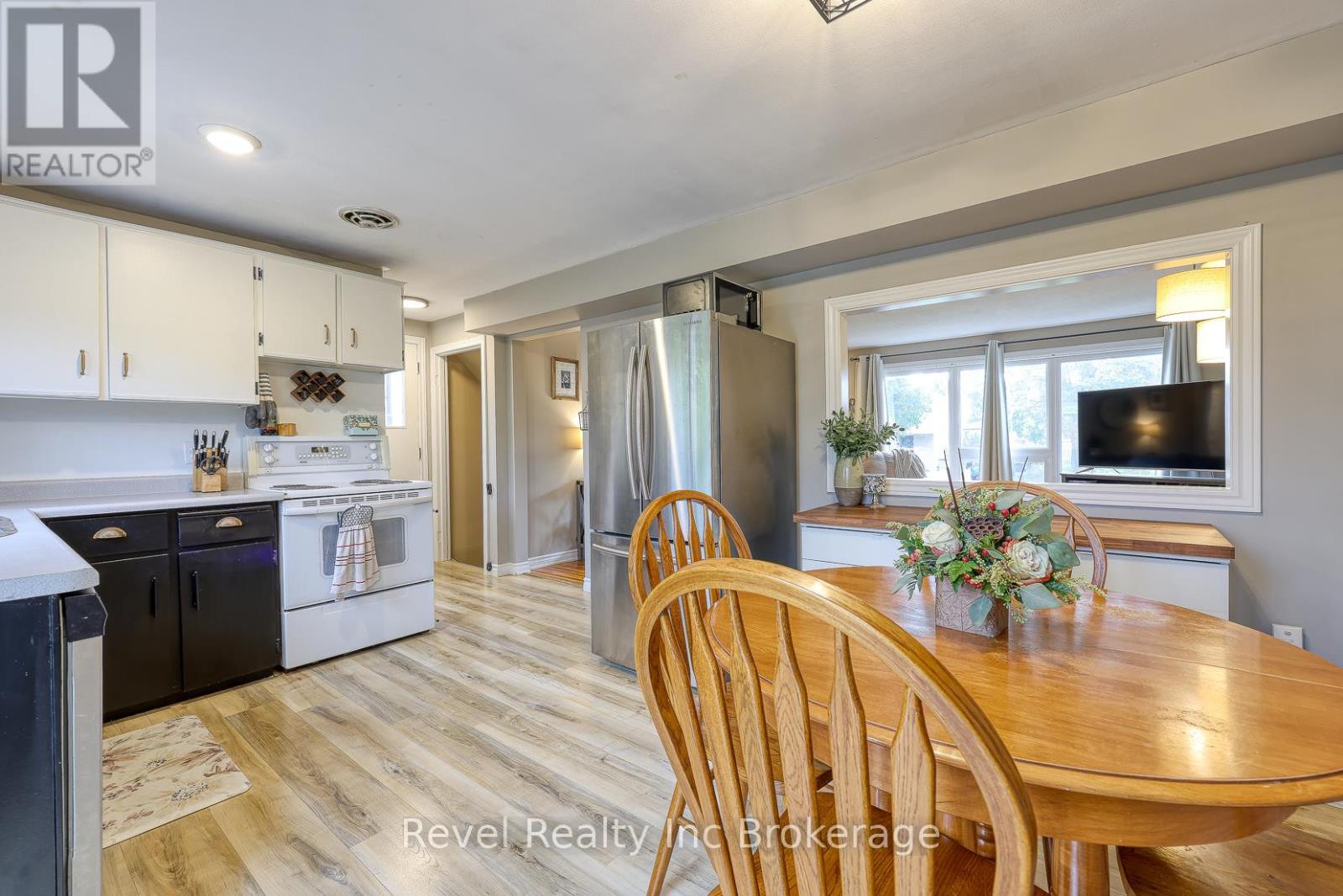 1011b Vanier Avenue, Woodstock, Ontario  N4S 4K5 - Photo 13 - X12471587