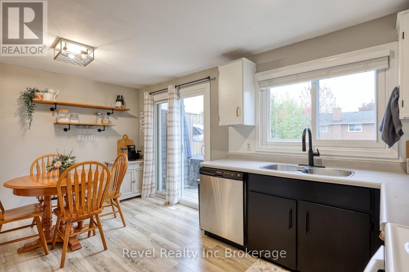 1011b Vanier Avenue, Woodstock, Ontario  N4S 4K5 - Photo 15 - X12471587