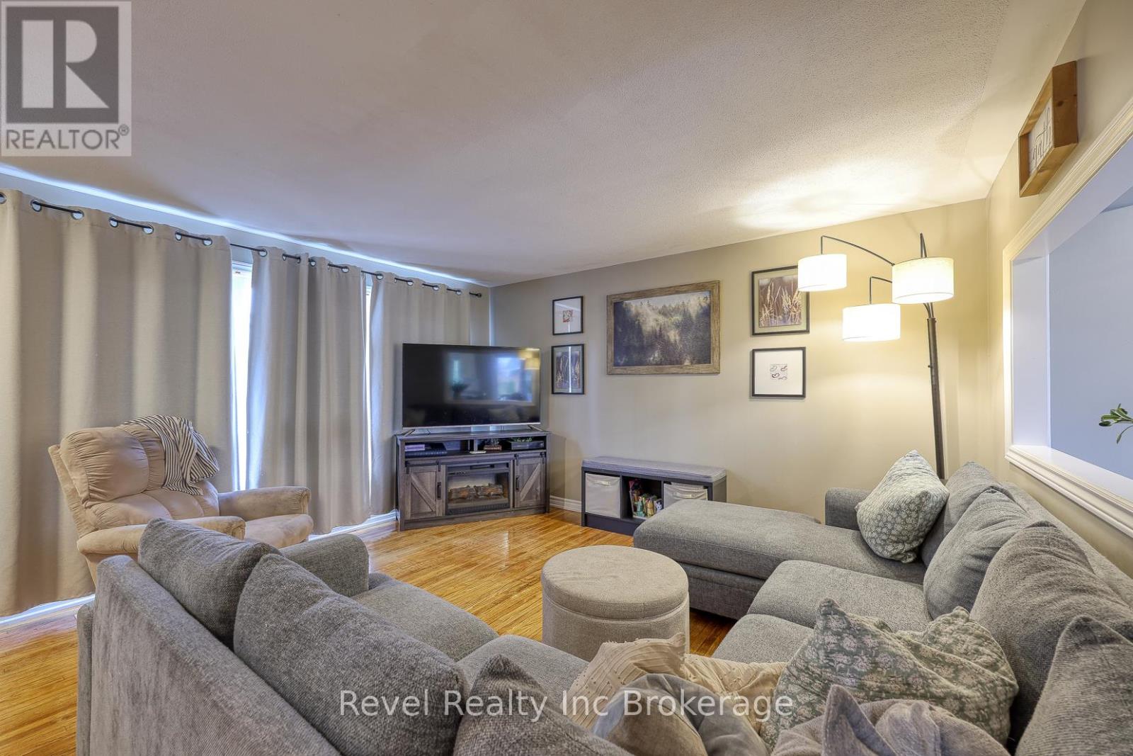 1011b Vanier Avenue, Woodstock, Ontario  N4S 4K5 - Photo 9 - X12471587