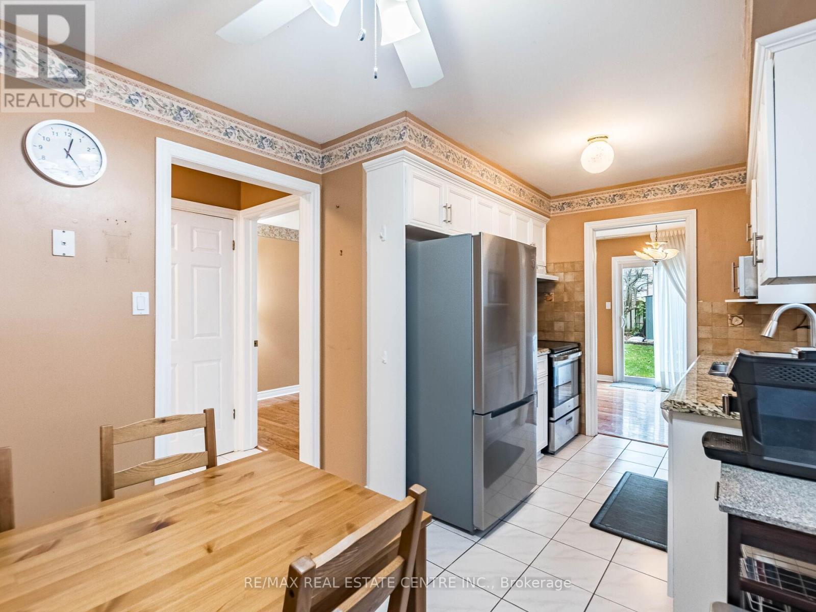 4228 Torino Crescent, Mississauga, Ontario  L4W 3T5 - Photo 11 - W12471443