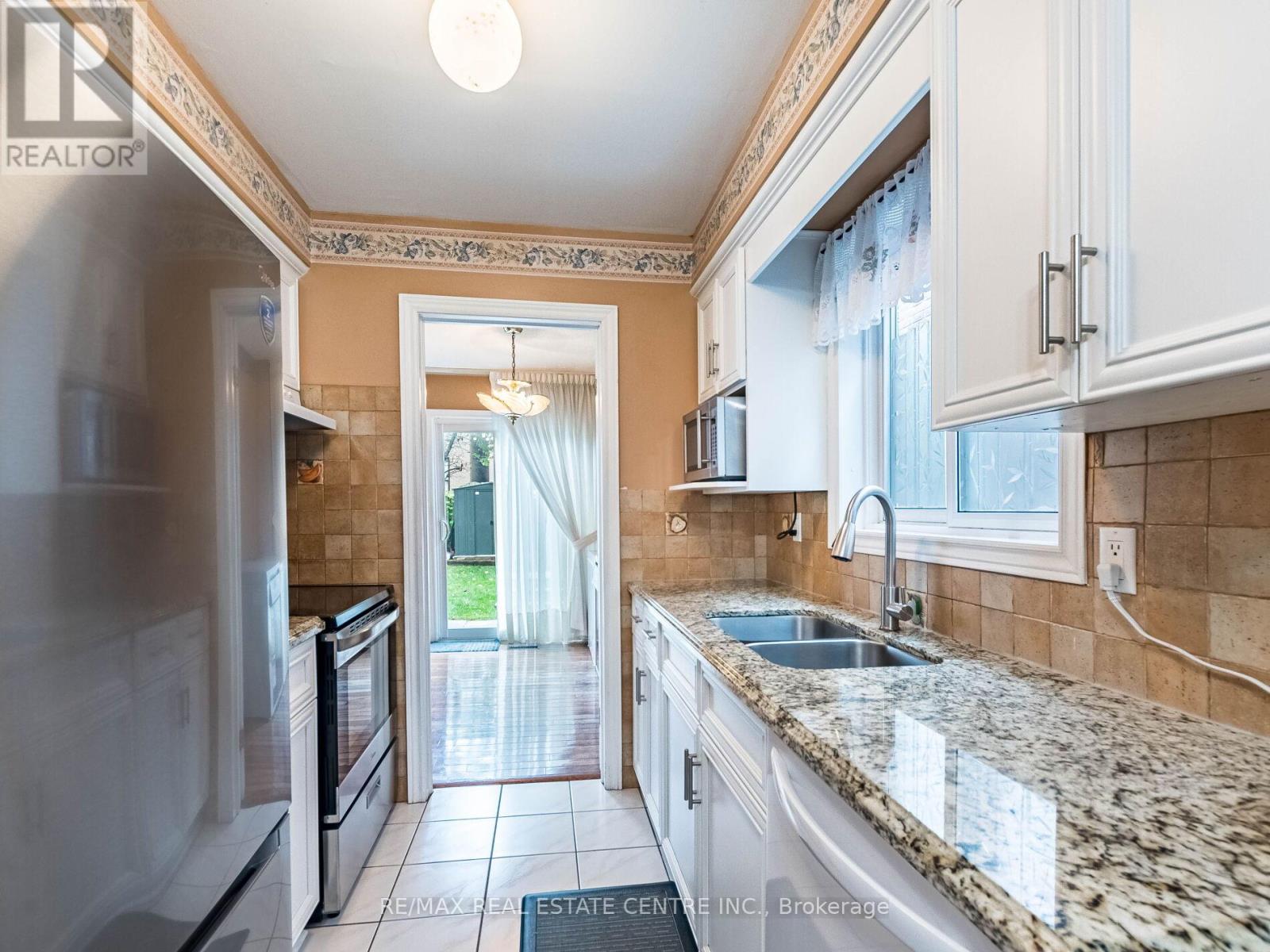 4228 Torino Crescent, Mississauga, Ontario  L4W 3T5 - Photo 13 - W12471443