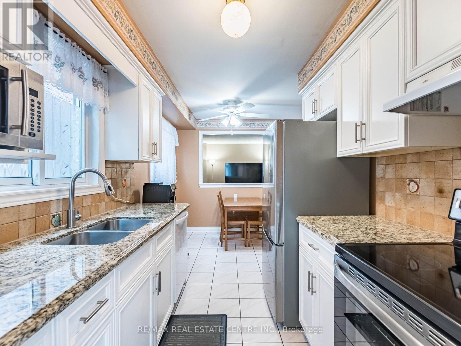 4228 Torino Crescent, Mississauga, Ontario  L4W 3T5 - Photo 14 - W12471443