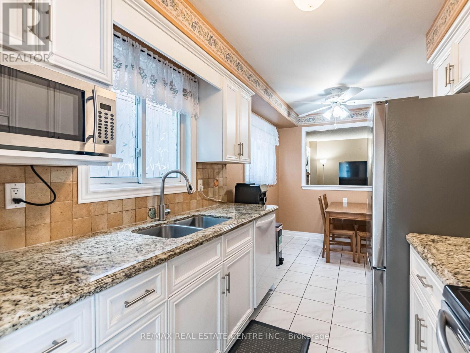 4228 Torino Crescent, Mississauga, Ontario  L4W 3T5 - Photo 16 - W12471443