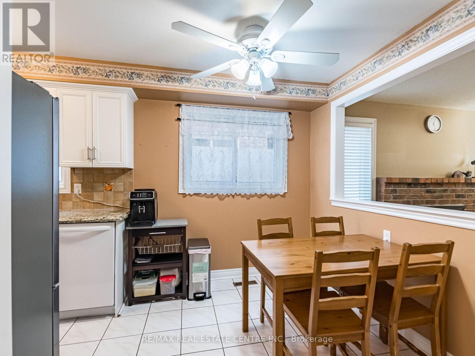 4228 Torino Crescent, Mississauga, Ontario  L4W 3T5 - Photo 18 - W12471443