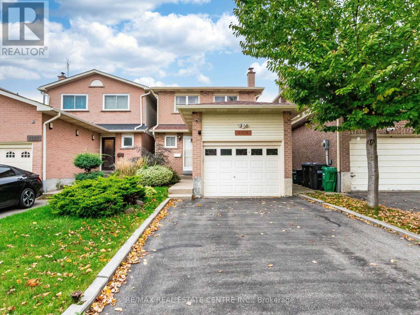4228 Torino Crescent, Mississauga, Ontario  L4W 3T5 - Photo 2 - W12471443