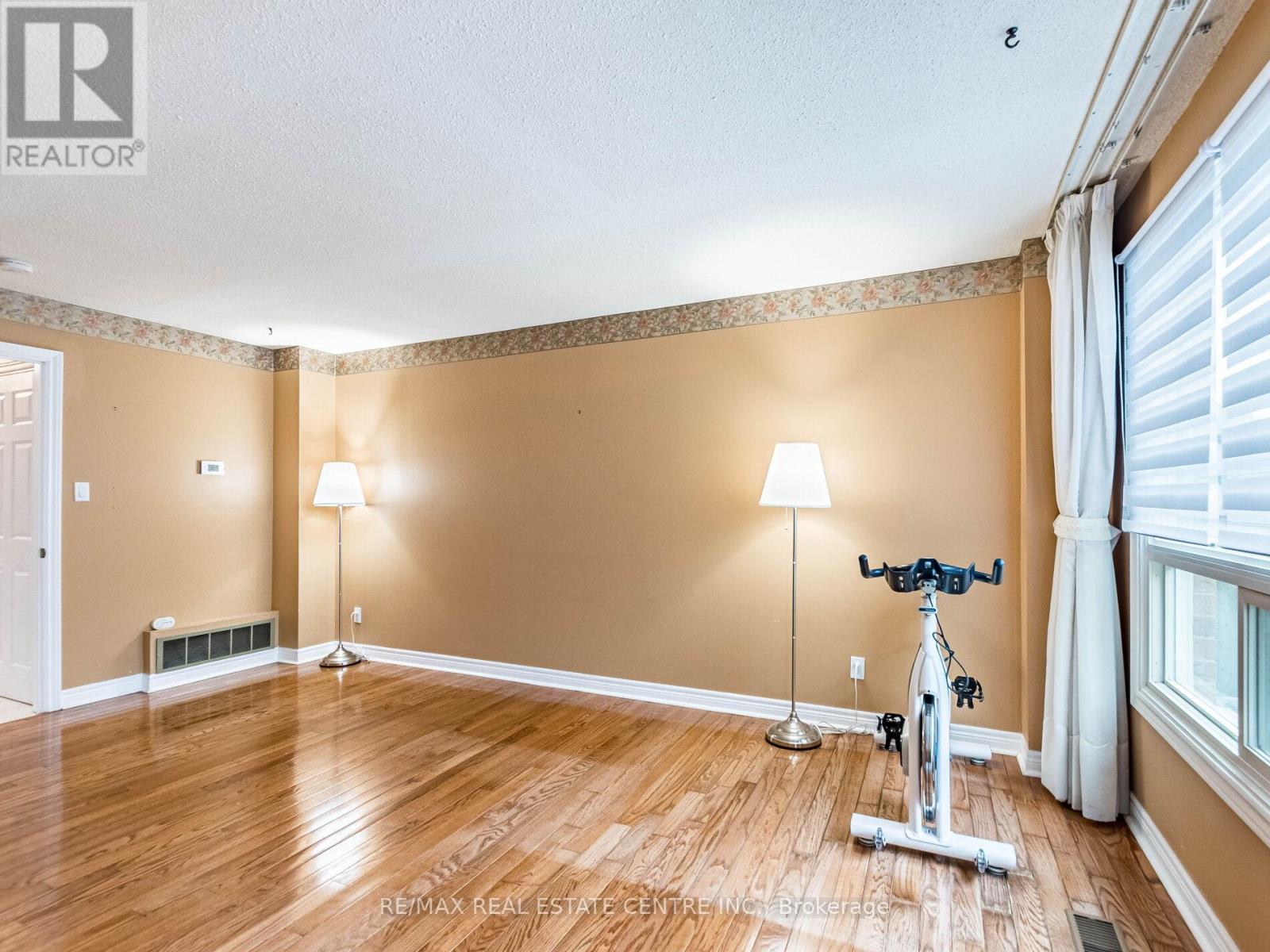4228 Torino Crescent, Mississauga, Ontario  L4W 3T5 - Photo 20 - W12471443
