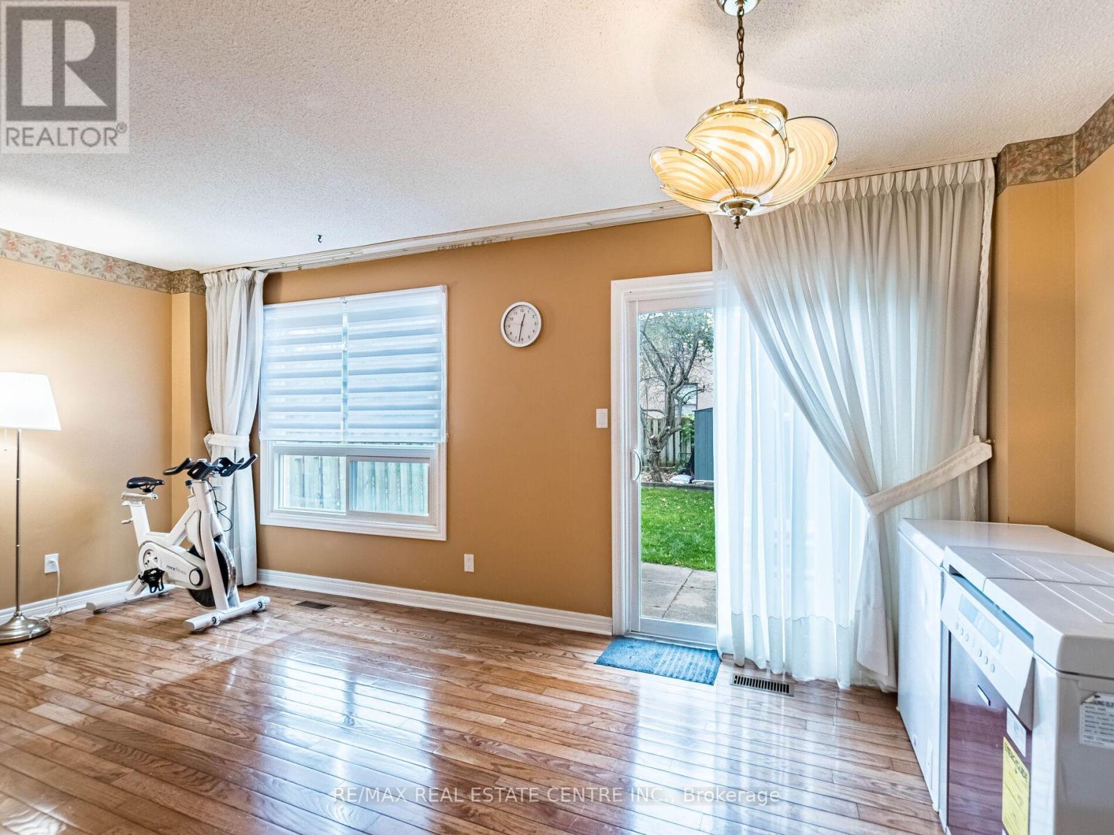 4228 Torino Crescent, Mississauga, Ontario  L4W 3T5 - Photo 22 - W12471443