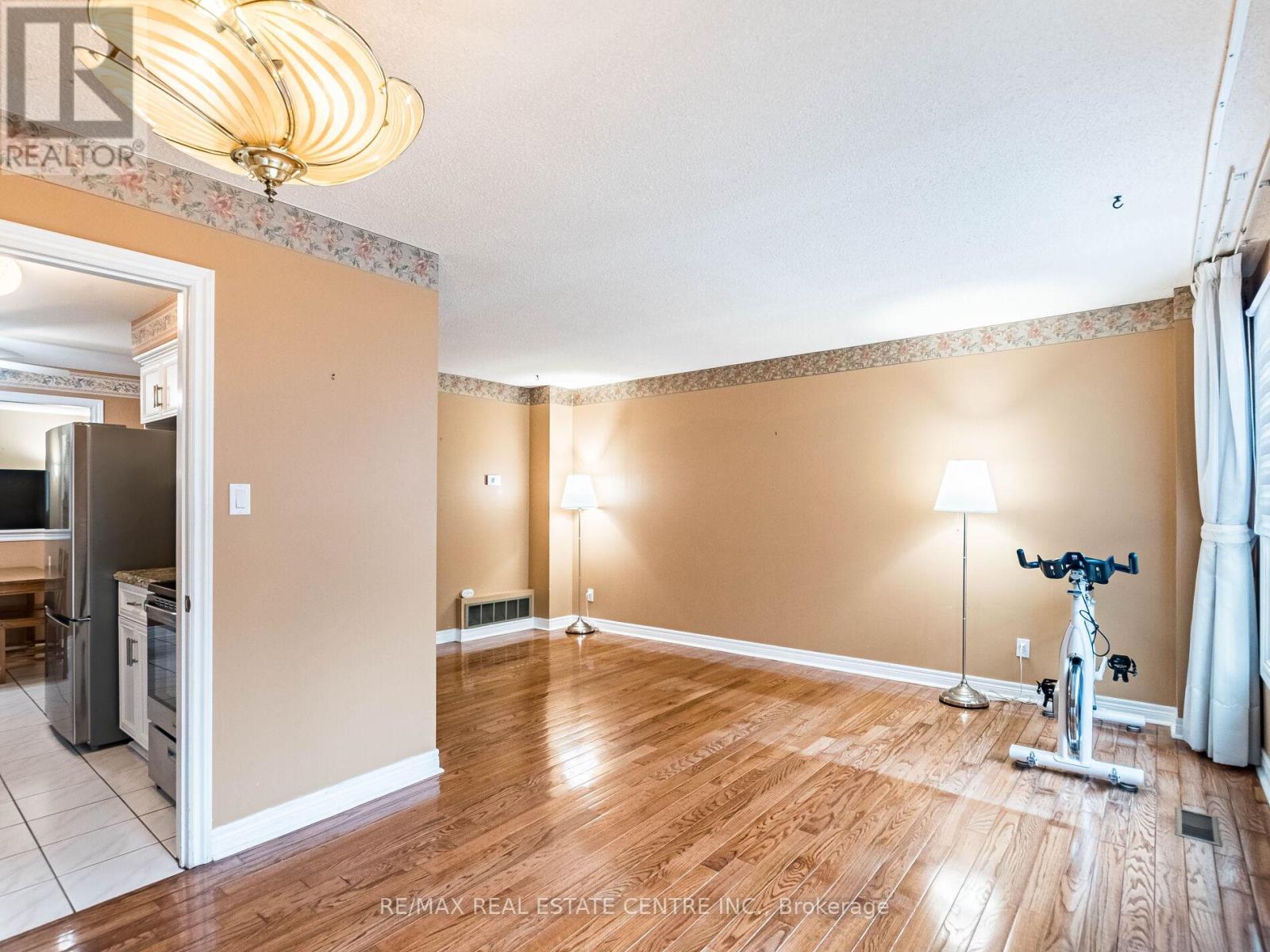 4228 Torino Crescent, Mississauga, Ontario  L4W 3T5 - Photo 23 - W12471443