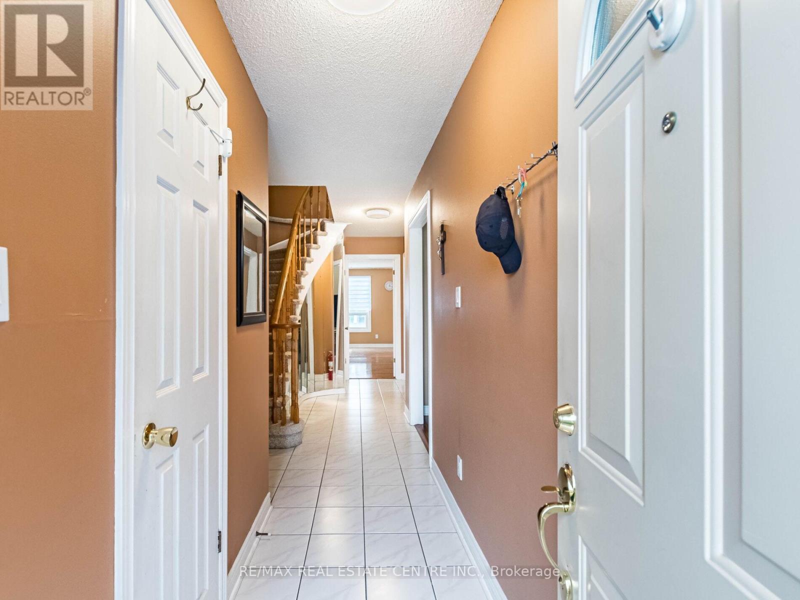 4228 Torino Crescent, Mississauga, Ontario  L4W 3T5 - Photo 4 - W12471443