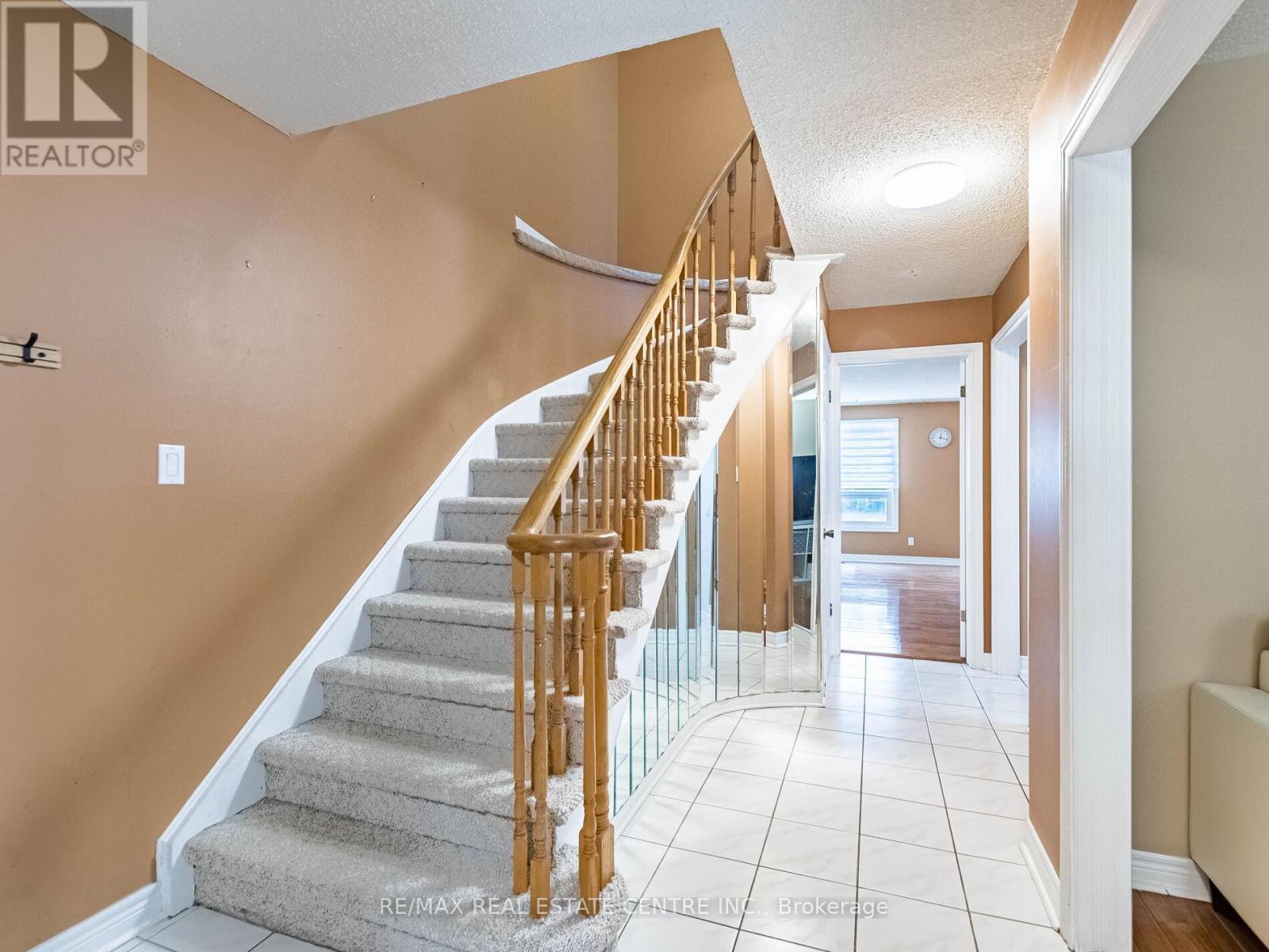 4228 Torino Crescent, Mississauga, Ontario  L4W 3T5 - Photo 5 - W12471443