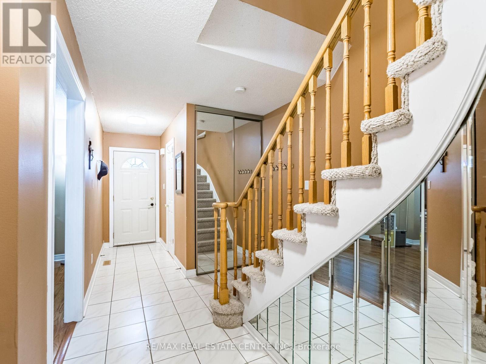 4228 Torino Crescent, Mississauga, Ontario  L4W 3T5 - Photo 6 - W12471443