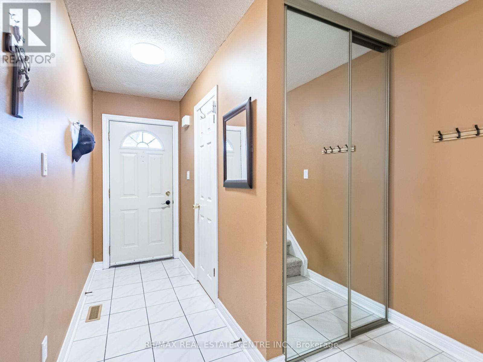4228 Torino Crescent, Mississauga, Ontario  L4W 3T5 - Photo 7 - W12471443