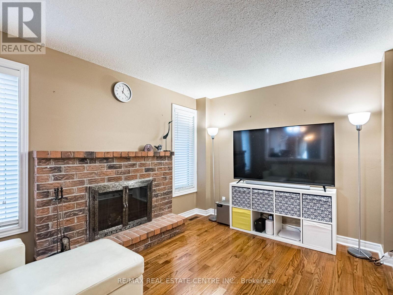4228 Torino Crescent, Mississauga, Ontario  L4W 3T5 - Photo 9 - W12471443