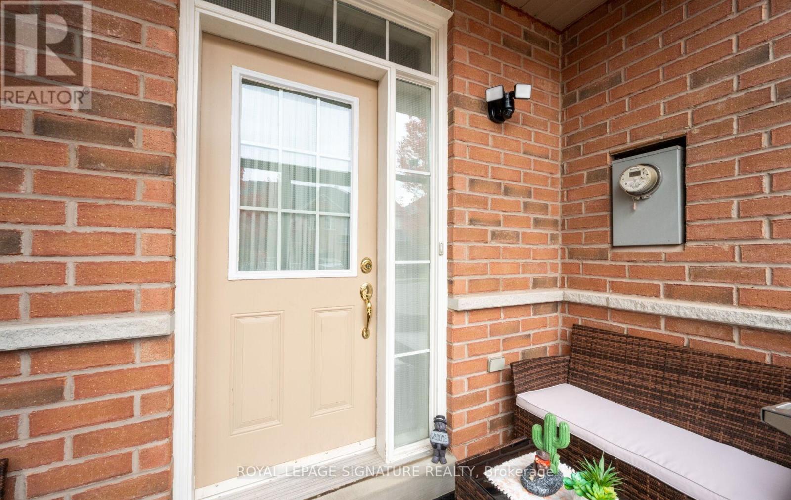 364 Hobbs Crescent, Milton, Ontario  L9T 0J2 - Photo 4 - W12471454