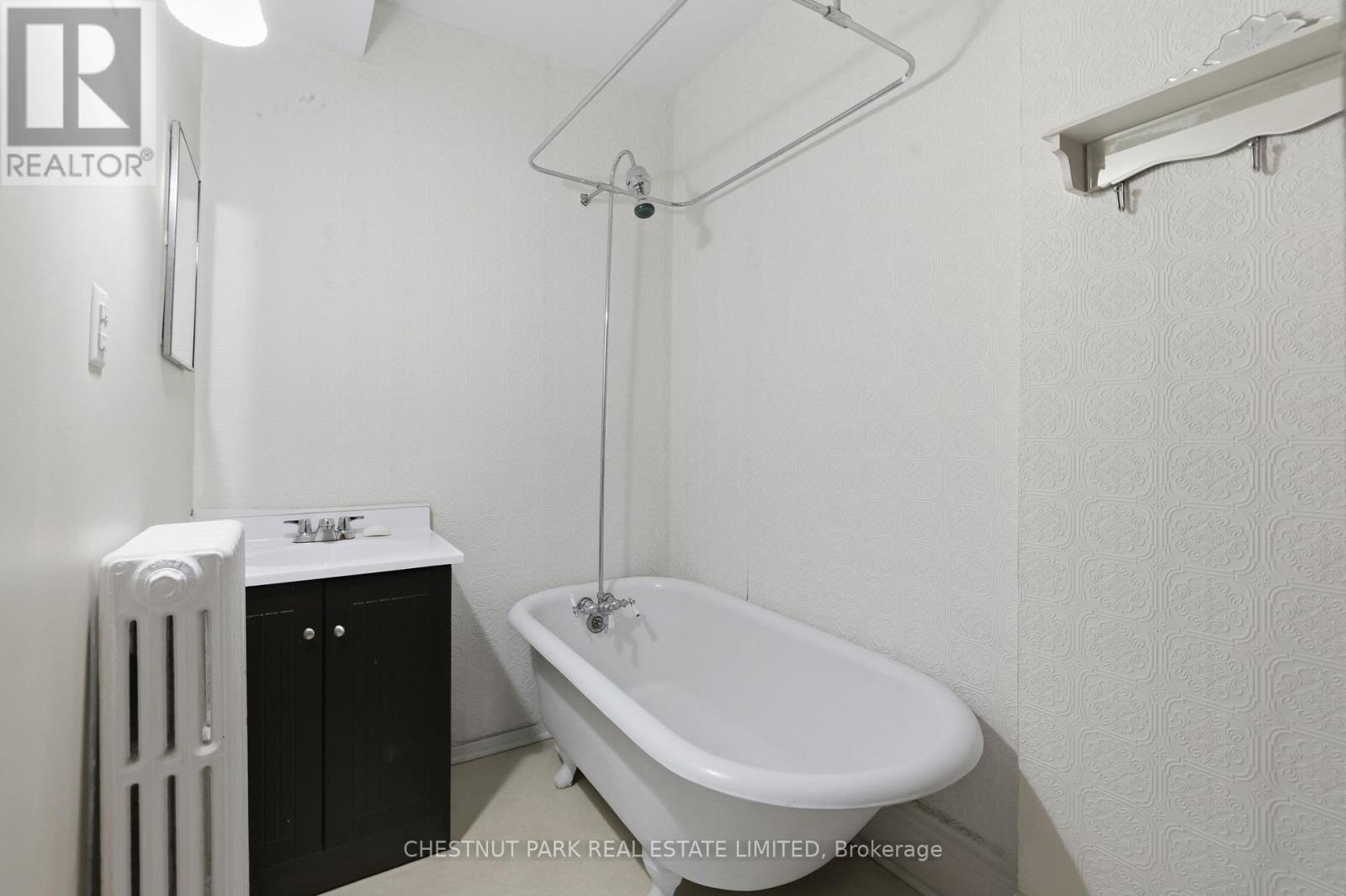 6 Highview Crescent, Toronto, Ontario  M6H 2Y2 - Photo 10 - W12471507