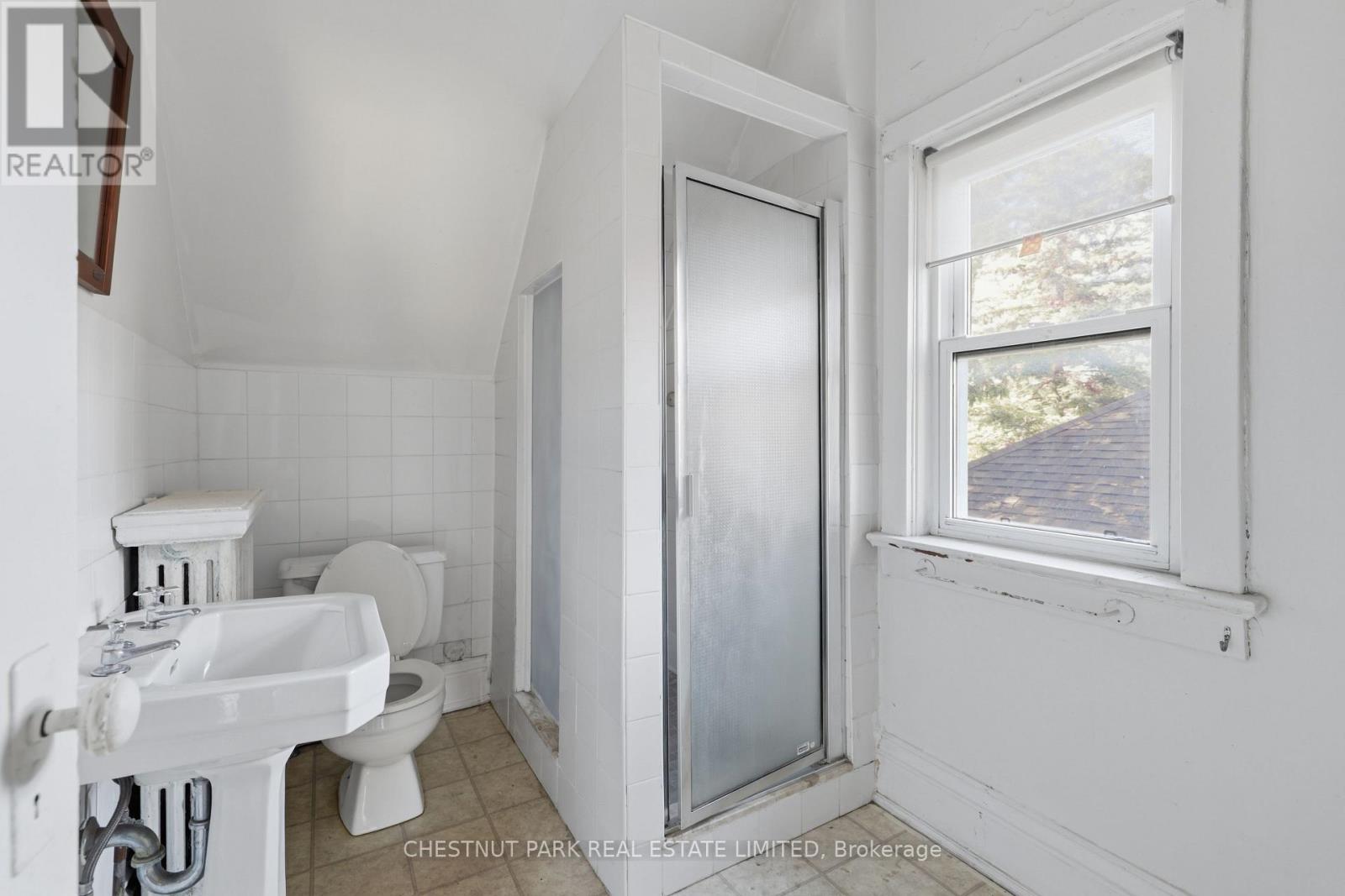 6 Highview Crescent, Toronto, Ontario  M6H 2Y2 - Photo 17 - W12471507