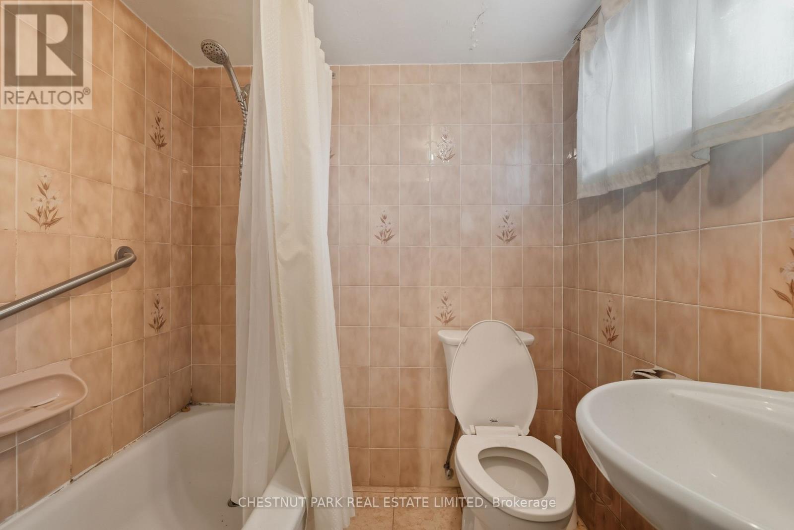6 Highview Crescent, Toronto, Ontario  M6H 2Y2 - Photo 19 - W12471507