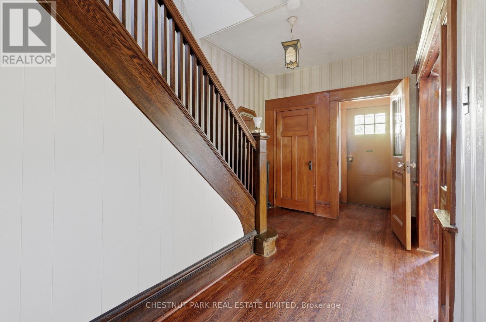 6 Highview Crescent, Toronto, Ontario  M6H 2Y2 - Photo 2 - W12471507