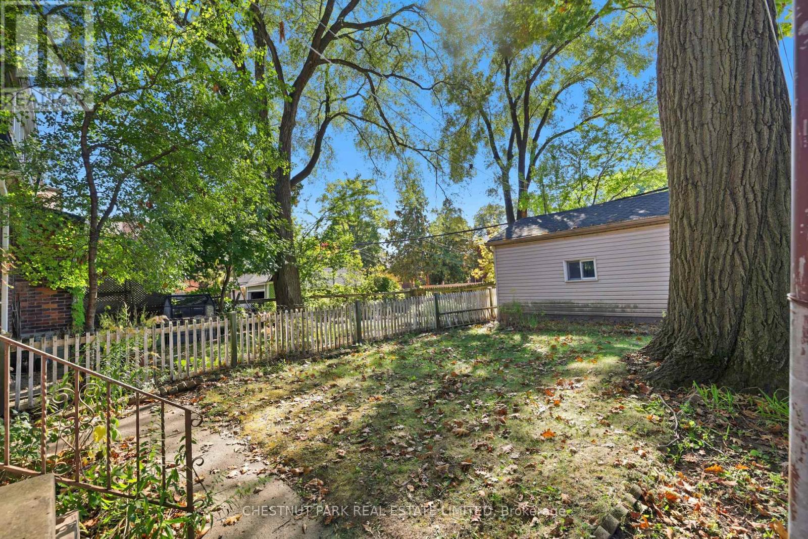 6 Highview Crescent, Toronto, Ontario  M6H 2Y2 - Photo 23 - W12471507