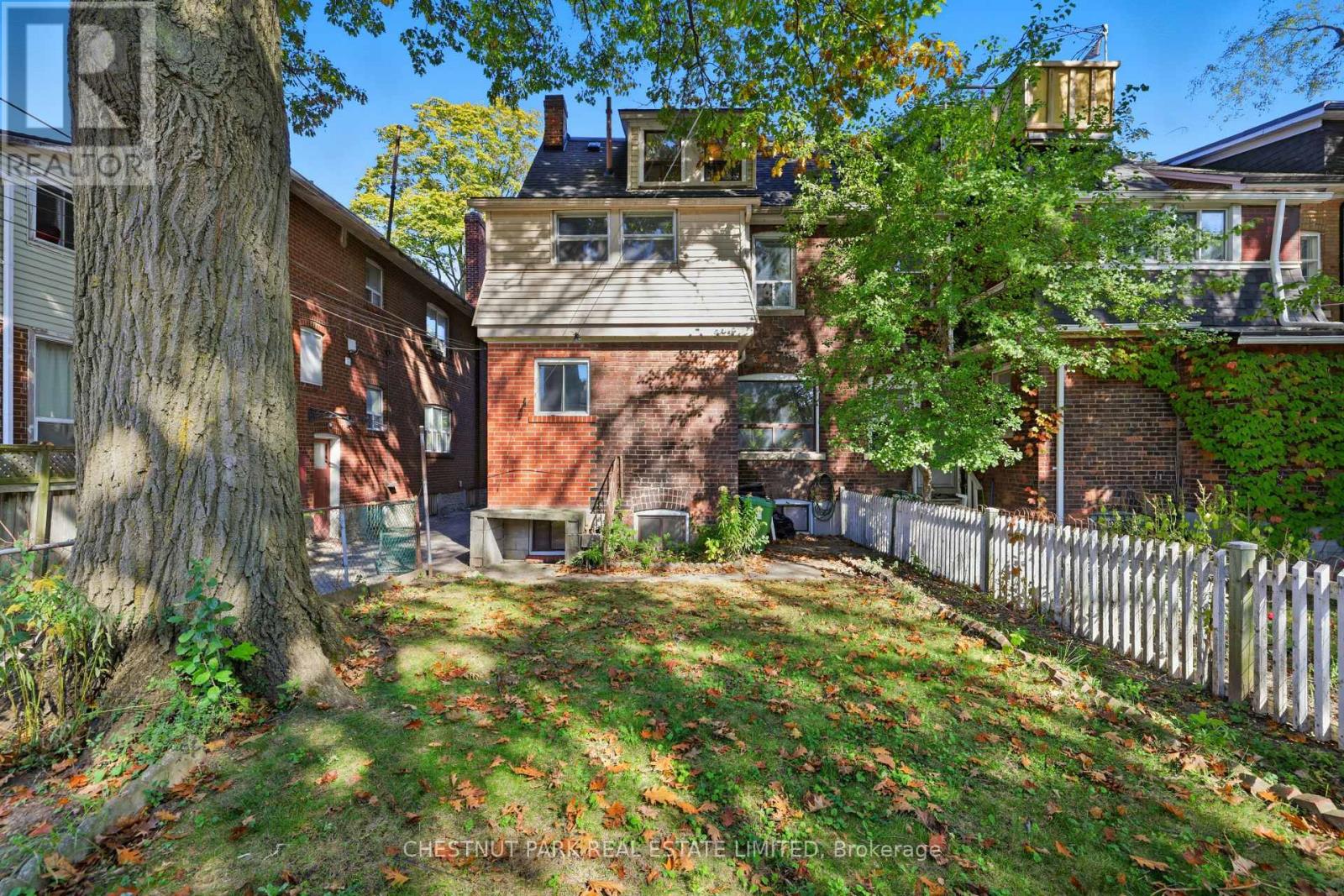 6 Highview Crescent, Toronto, Ontario  M6H 2Y2 - Photo 24 - W12471507