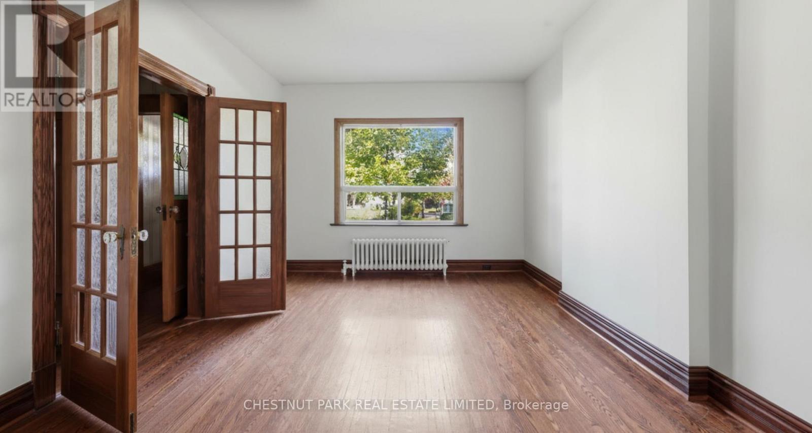 6 Highview Crescent, Toronto, Ontario  M6H 2Y2 - Photo 4 - W12471507