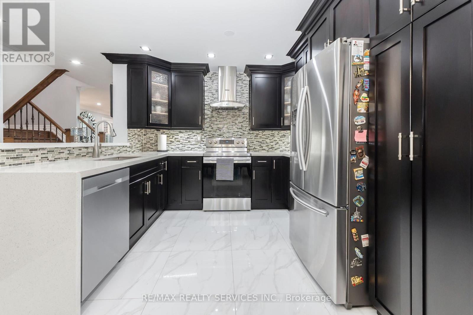 14 Redfinch Way, Brampton, Ontario  L7A 2B3 - Photo 13 - W12471516