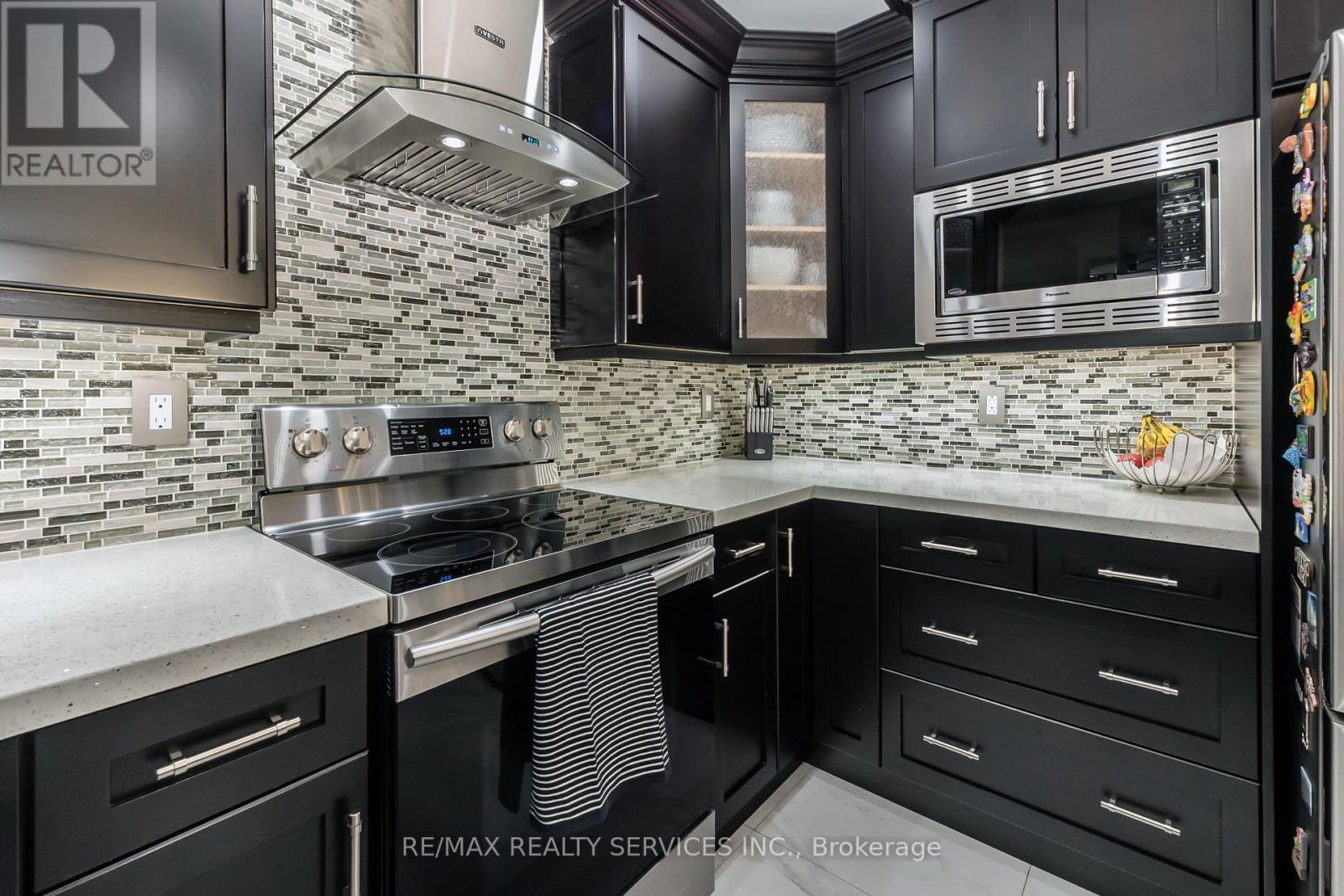 14 Redfinch Way, Brampton, Ontario  L7A 2B3 - Photo 15 - W12471516