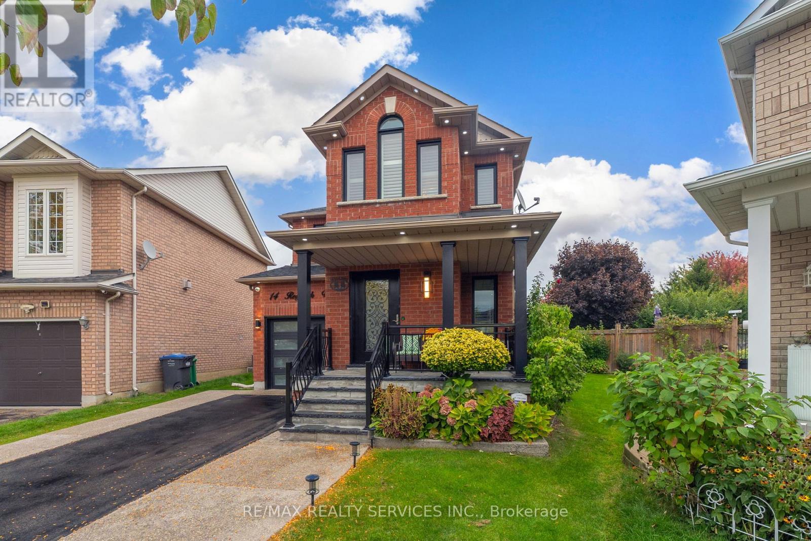 14 Redfinch Way, Brampton, Ontario  L7A 2B3 - Photo 2 - W12471516