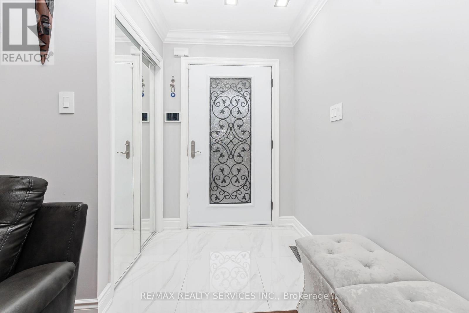 14 Redfinch Way, Brampton, Ontario  L7A 2B3 - Photo 3 - W12471516