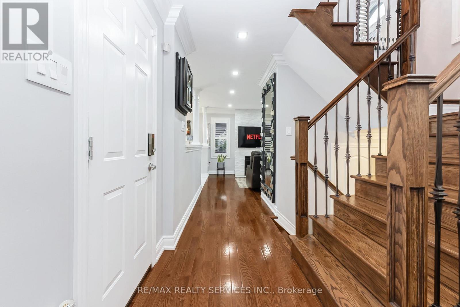 14 Redfinch Way, Brampton, Ontario  L7A 2B3 - Photo 4 - W12471516